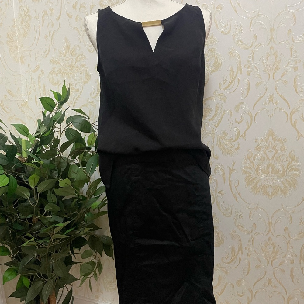 Ann Taylor black top in sz SP and EUC